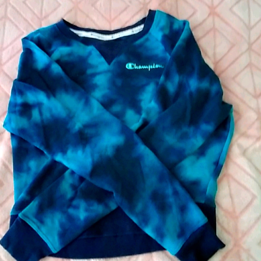 A Champion long sleeved sweater